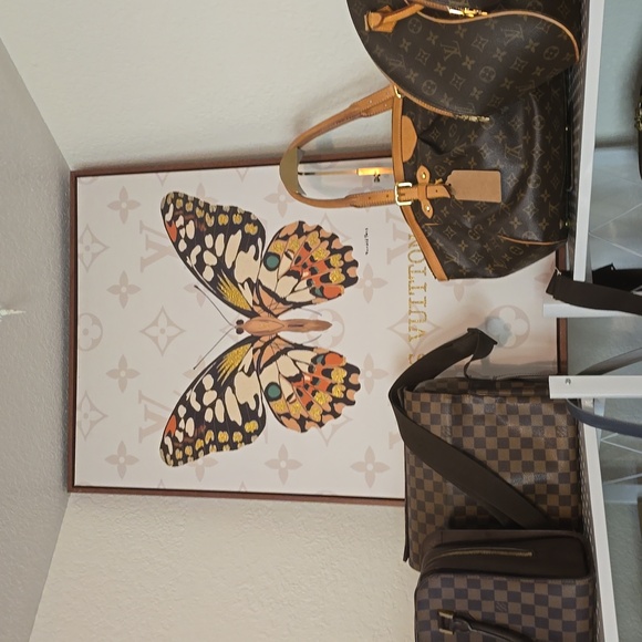 Giveaway luxury item - Picture 2 of 2